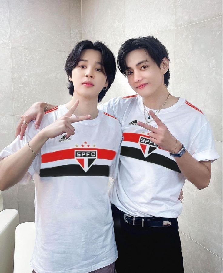 kpopspfc's tweet image. BTS VINDO PRA METER BALA NO CASARES