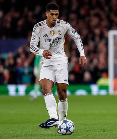 J_M_Mena's tweet image. 🗣️( @jmvillarroya ) El Liverpool podría hacer una oferta por Jude Bellingham de 190-200M al Real Madrid.

👉🏻 Canal de @sirolopez