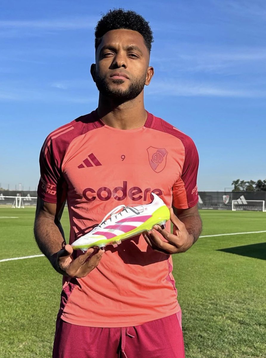 A_EsparzaOteo's tweet image. MIGUEL BORJA 🇨🇴

Alguien muy cercano a él me acaba de decir que regresó a Colombia junto a su familia. Estará ahí los siguientes días en lo que se resuelve su situación.  

Desde el club el pensamiento es que se concretará el fichaje, pero saben que la situación se ha complicado.