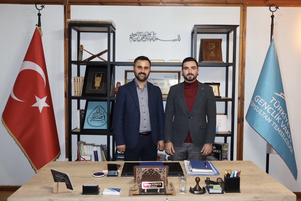 SerhatYorur's tweet image. Önceki Dönem İlçe Temsilcimiz Sn. Osman Sinoğlu’nu vakfımızda ağırladık.

Nazik ziyareti ve gençliğe dair paylaştığı kıymetli tecrübeleri için teşekkür ediyorum.

📍TÜGVA Eyüpsultan İlçe Temsilciliği

@sinogluosman