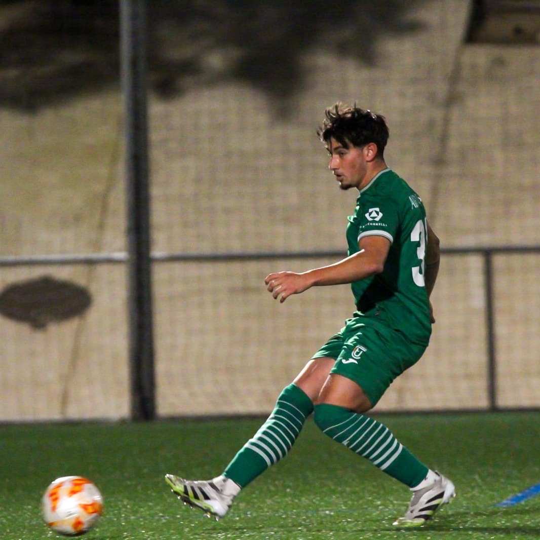 OFICIAL • El defensa Alejandro González finalitza la seva etapa com a jugador de la #UECornellà. 

😉 Gràcies i molta sort, Alejandro! 💪🏻

#Ambelverdalcor 💚