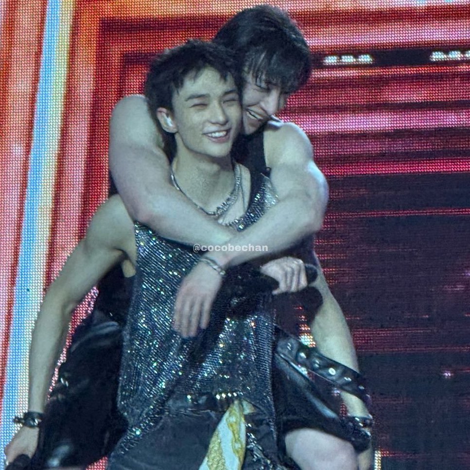 httpsbahng's tweet image. fell to my knees clutching my chest like i’ve been shot