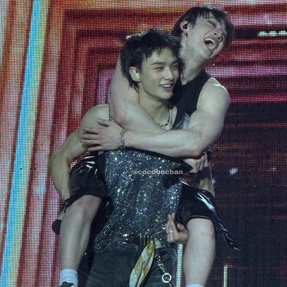 httpsbahng's tweet image. fell to my knees clutching my chest like i’ve been shot