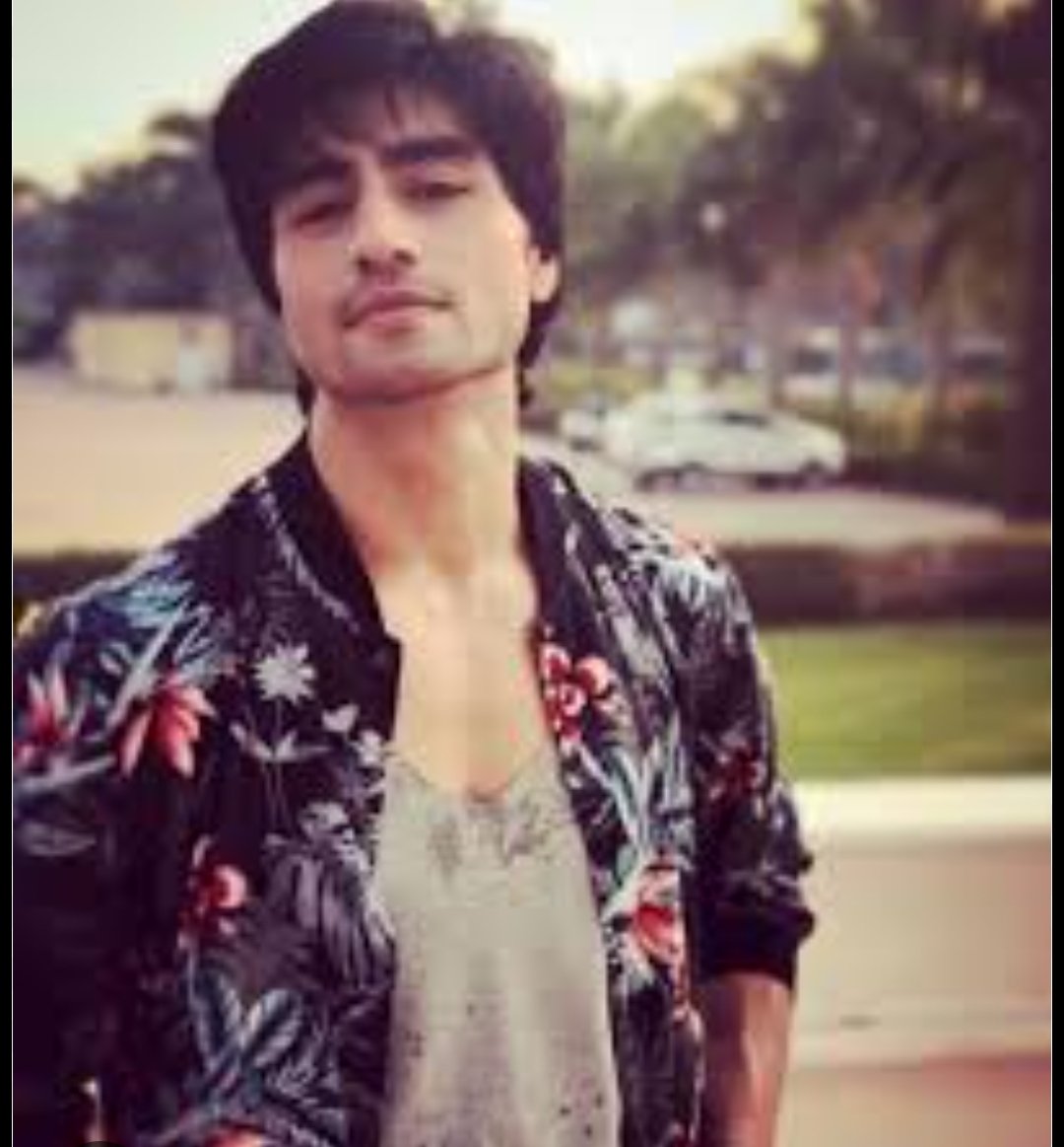 Syeda08_javeria's tweet image. #HarshadChopda as #Rahul in '2016 The End' was a delightful mix of the boy-next-door and comic timingHis debut film showed a different lighter side proving his versatility beyond intense TV roles A gem for completists
20 ICONIC YRS OF HARSHAD CHOPDA

#20YrsOfHarshadChopda