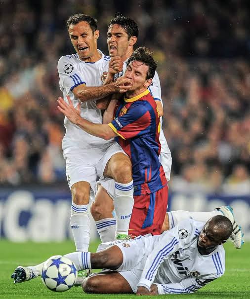 This is why they get red card you bozo.

Not everything is Negreira.