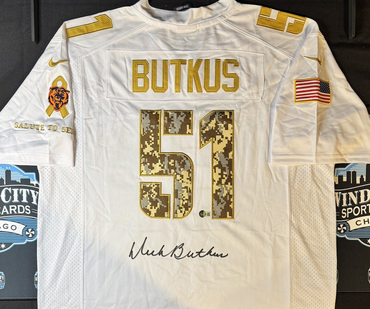 312SportsCards1's tweet image. 🐻 BEARS FANS — THIS IS IT.
If the #Bears get the W on Sunday, 1️⃣ fan who LIKES + RTs wins an autographed Dick Butkus jersey 🐻⬇️ #DaBears