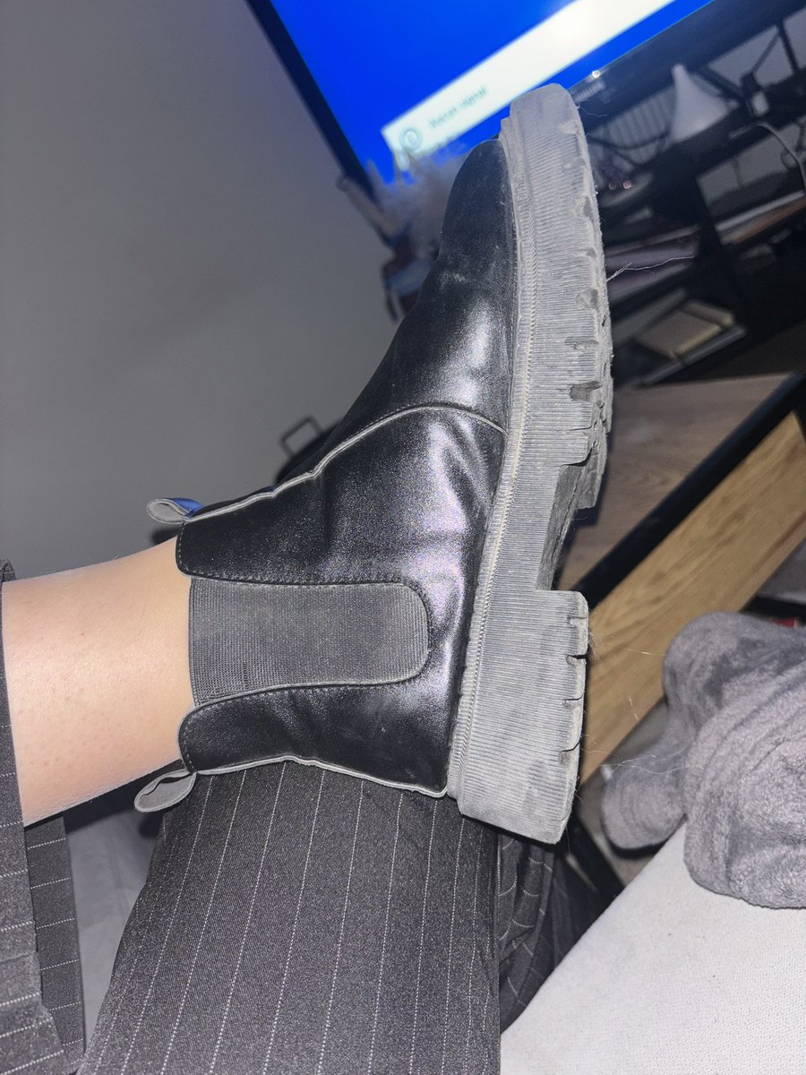 lead5698's tweet image. alors les soumis , venez raquez votre reine ce soir !! 

moneyslave moneymiss domina soumis findom paypig