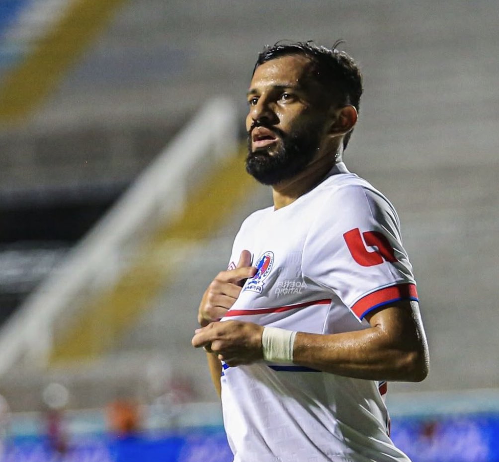 KevinJimenezCR's tweet image. Olimpia sigue rechazando la salida de Jorge Alvarez a Alajuelense. 🚨 

El conjunto hondureño no lo quiere vender a un rival a la región. El jugador continuará buscando alternativas ya que su deseo es ir a LDA. La llegada sigue pareciendo difícil.