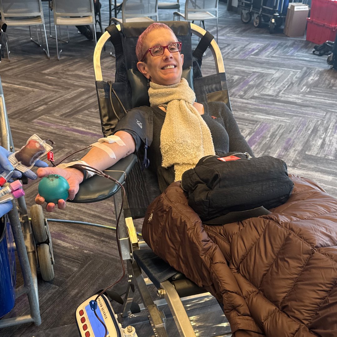 A quick stop. A powerful impact.
Thanks to all our donors, patients have what they need when it matters most.

Ready to roll up a sleeve?  vitalant.org