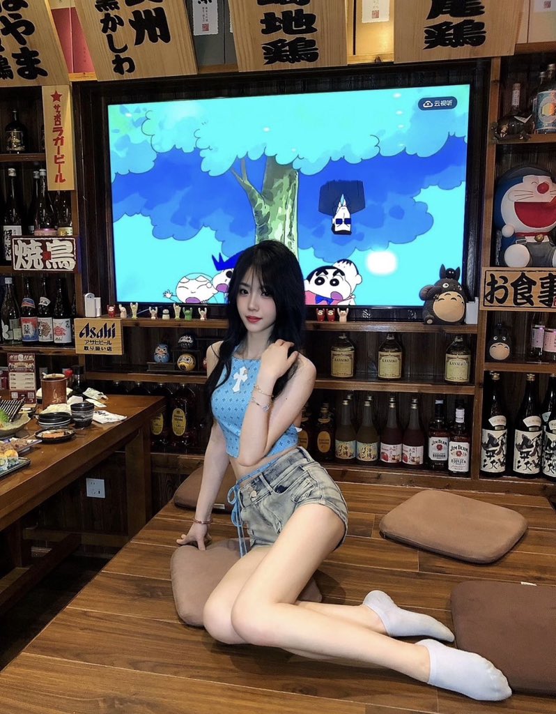 bt_ilx1's tweet image. 今天画了美美的妆，穿了瓦学弟最喜欢的白船袜，嘻嘻😋  #女大