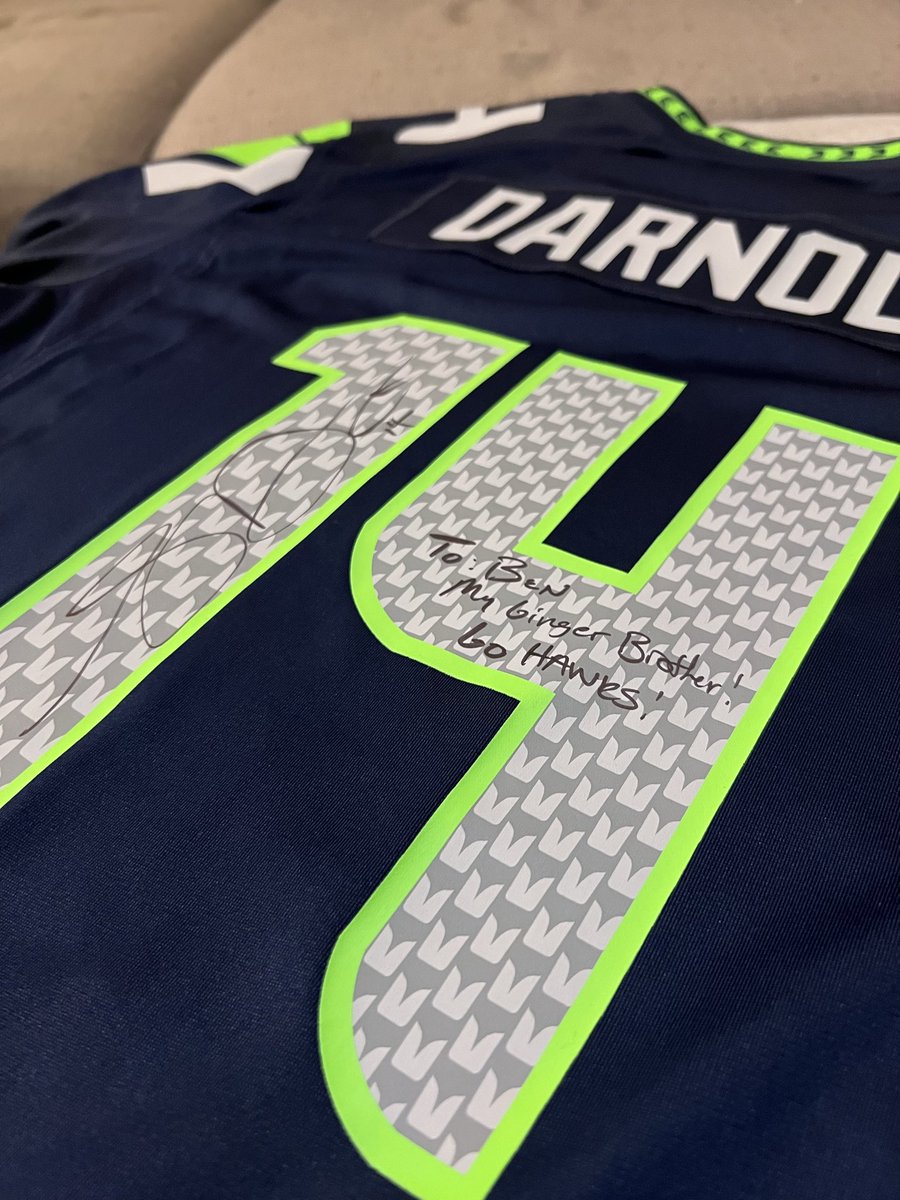 SuperSauceXL's tweet image. My GOAT!!

Thanks again, Sam and @Seahawks 💙💚