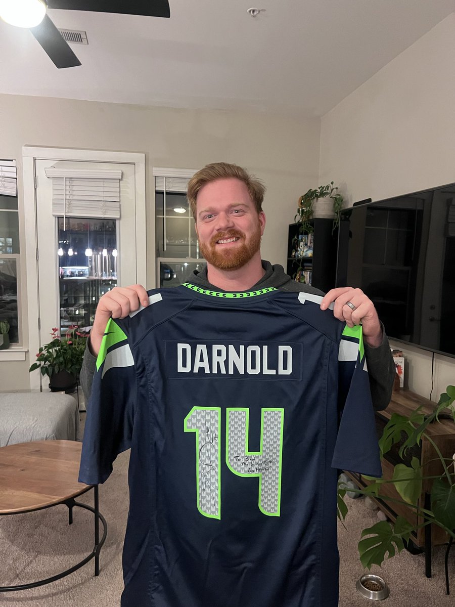 SuperSauceXL's tweet image. My GOAT!!

Thanks again, Sam and @Seahawks 💙💚