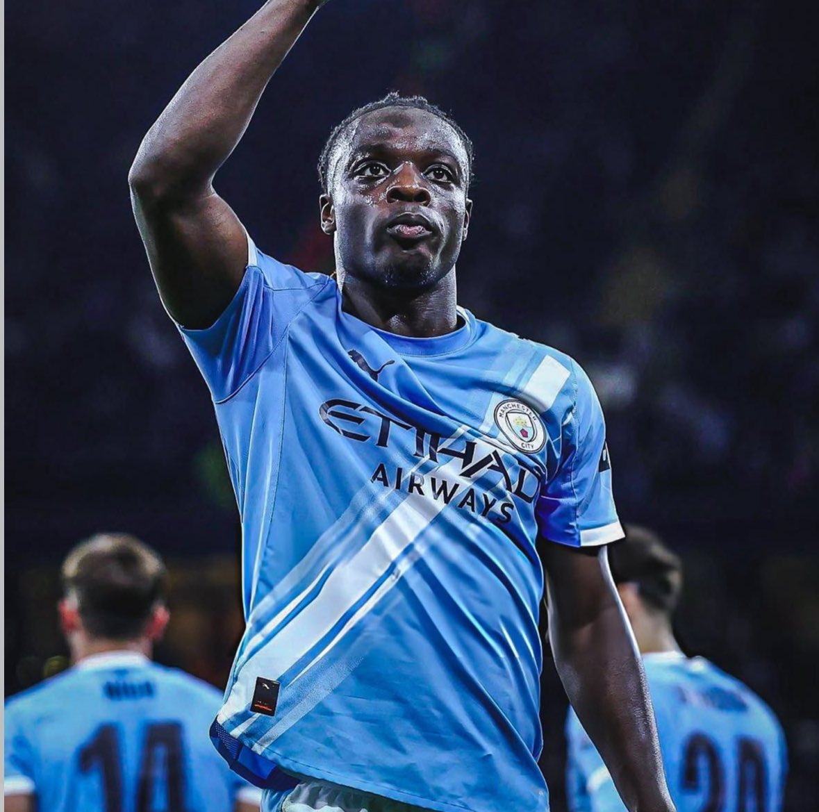 14Repo's tweet image. اشفق على دفاع نيوكاسل والله