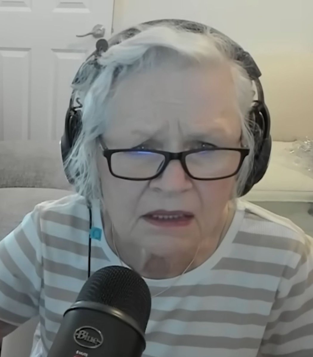 Indie5051's tweet image. Una abuela de 81 años comenzó a grabarse jugando Minecraft para financiar el tratamiento contra el cáncer de su nieto.

Desde entonces, ha recaudado 35.000 dólares.