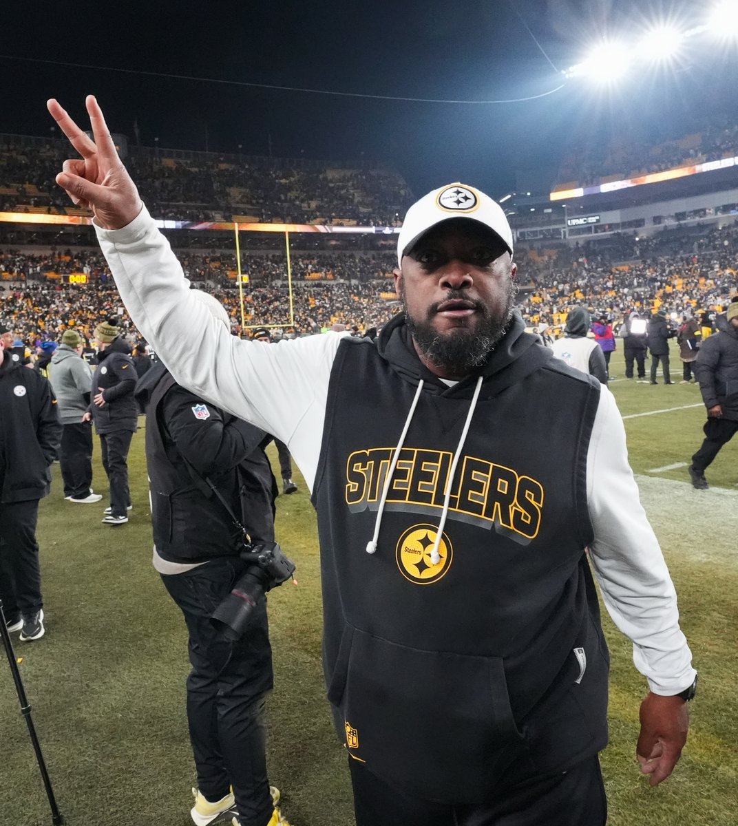 BleacherReport's tweet image. BREAKING: Mike Tomlin informs the Steelers he will be stepping down as head coach after 19 seasons, per @AdamSchefter 

193-114-2 record over 19 seasons.

Never had a losing record.