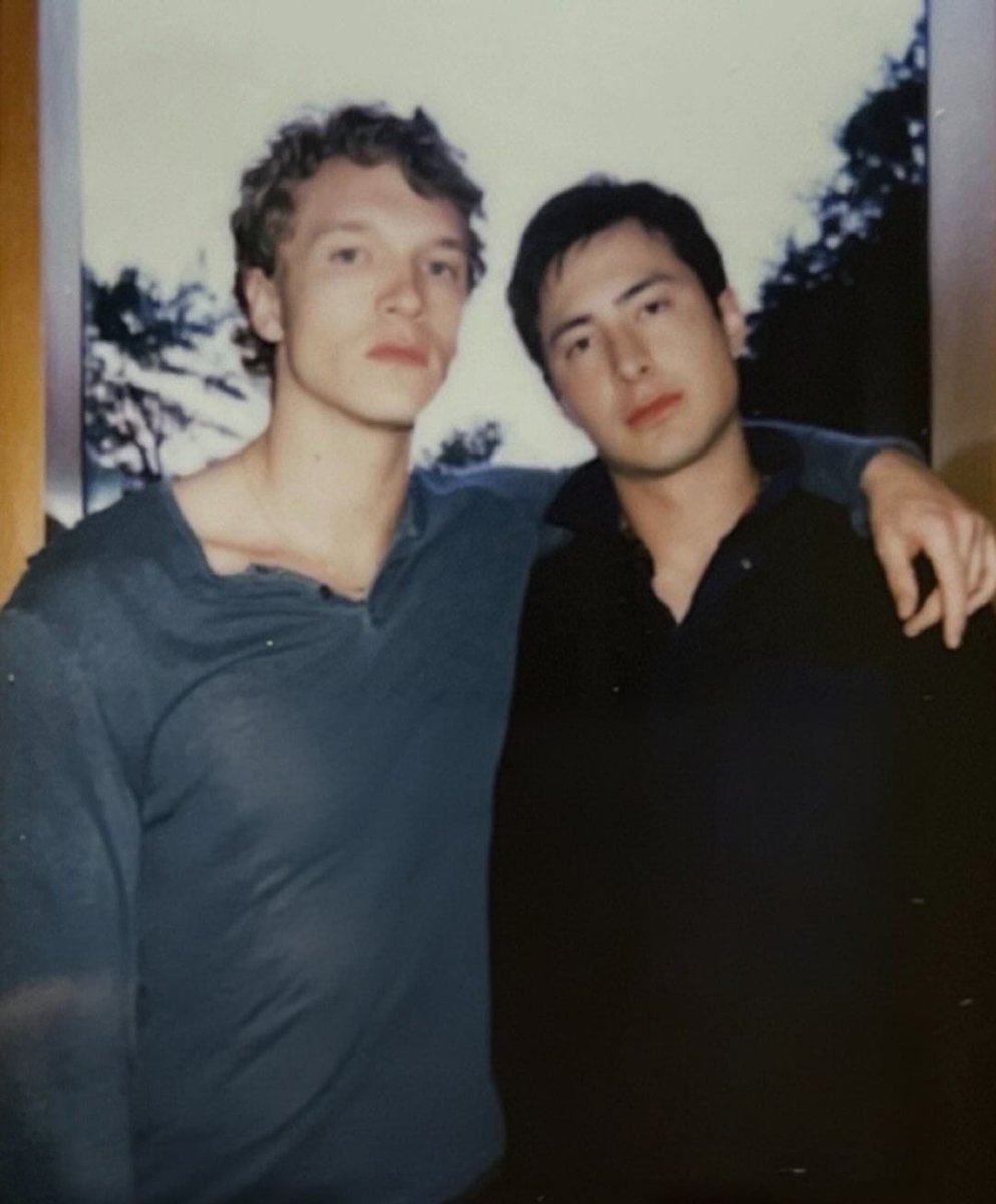 connorstupdates's tweet image. New behind the scenes photos of Connor Storrie and Hudson Williams shared by Hanna Puley.

📲hannichka via instagram