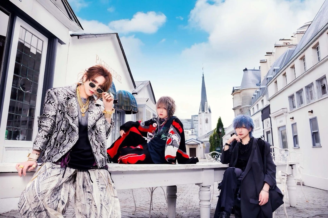 Throwback: Live report from SPLENDID GOD GIRAFFE third anniversary tour final (by <a href="/ebibebibae/">恵羽凛(えばりん)</a>) 

Read ➡️ vk.gy/blog/splendid-…

<a href="/sgg_offi/">SPLENDID GOD GIRAFFE</a> <a href="/sgg_shuto/">秀人</a> <a href="/sgg_kosuke/">公佑</a> <a href="/sgg_tacc/">TACC</a>