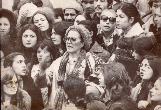 XVanFleet's tweet image. Iranian women played a crucial role in overthrowing the Shah during the 1979 Revolution. Many joined the Communist Party Tudeh, marched in the streets, organized strikes, mobilized their families, and filled public spaces.

After Khomeini’s victory, they received the opposite:…