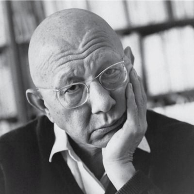 ''(...)eğer Marx, Hegel'in diyalektiğini korumuşsa, onun gerçek felsefi içeriğini, yani akılsallığı da korumuştur. Onda değiştirdiği tek şey, Hegel'de "tinselci", kendisinde ise "maddeci" olan elbisesidir. Ama, bu kullanım çerçevesinde bunlar da laf ü güzaftır.''

''Hegel'in+