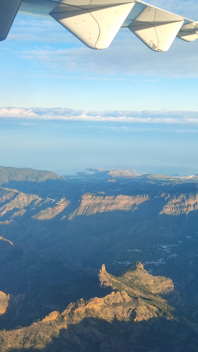 #LasPalmasDeGC y la cumbre de #GranCanaria, desde el aire, esta mañana...
#SinFiltros
<a href="/TiempoRTVC/">El Tiempo RTVC</a>