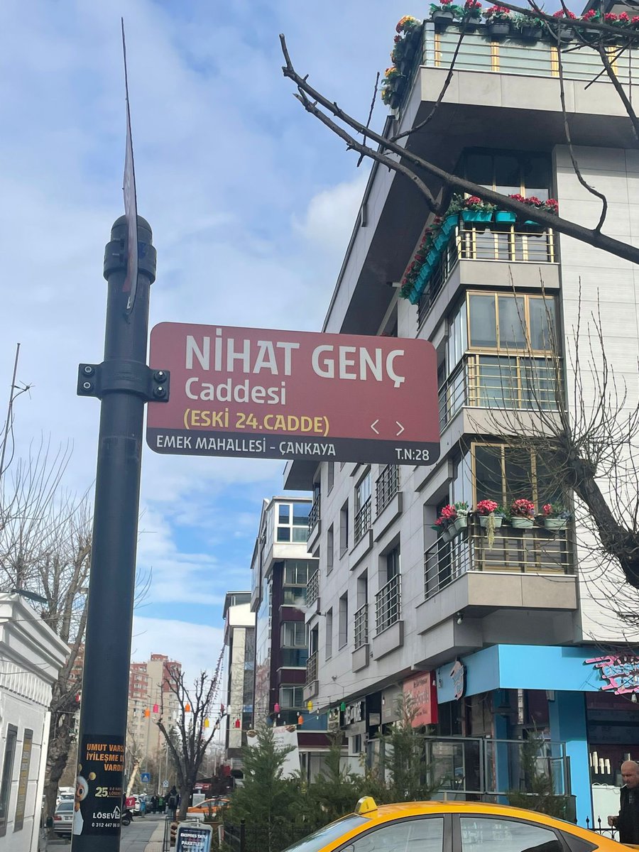 Ah Nihat Abi keşke sohbet ede ede yürüyebilseydik bu caddede.