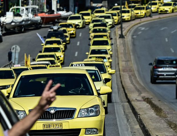 Ο αγώνας απέναντι στην απόλυτα επικίνδυνη και διεφθαρμένη κυβέρνηση της Νέας Δημοκρατίας και του ολετήρα εθνομηδενιστή Μητσοτάκη θα συνεχιστεί και αύριο Τετάρτη.Εσείς λαμόγια μπορεί να πήρατε μίζες εκατομμυρίων για να προωθήσετε τα ηλεκτρικά αλλά εμείς προσπαθούμε να ζήσουμε