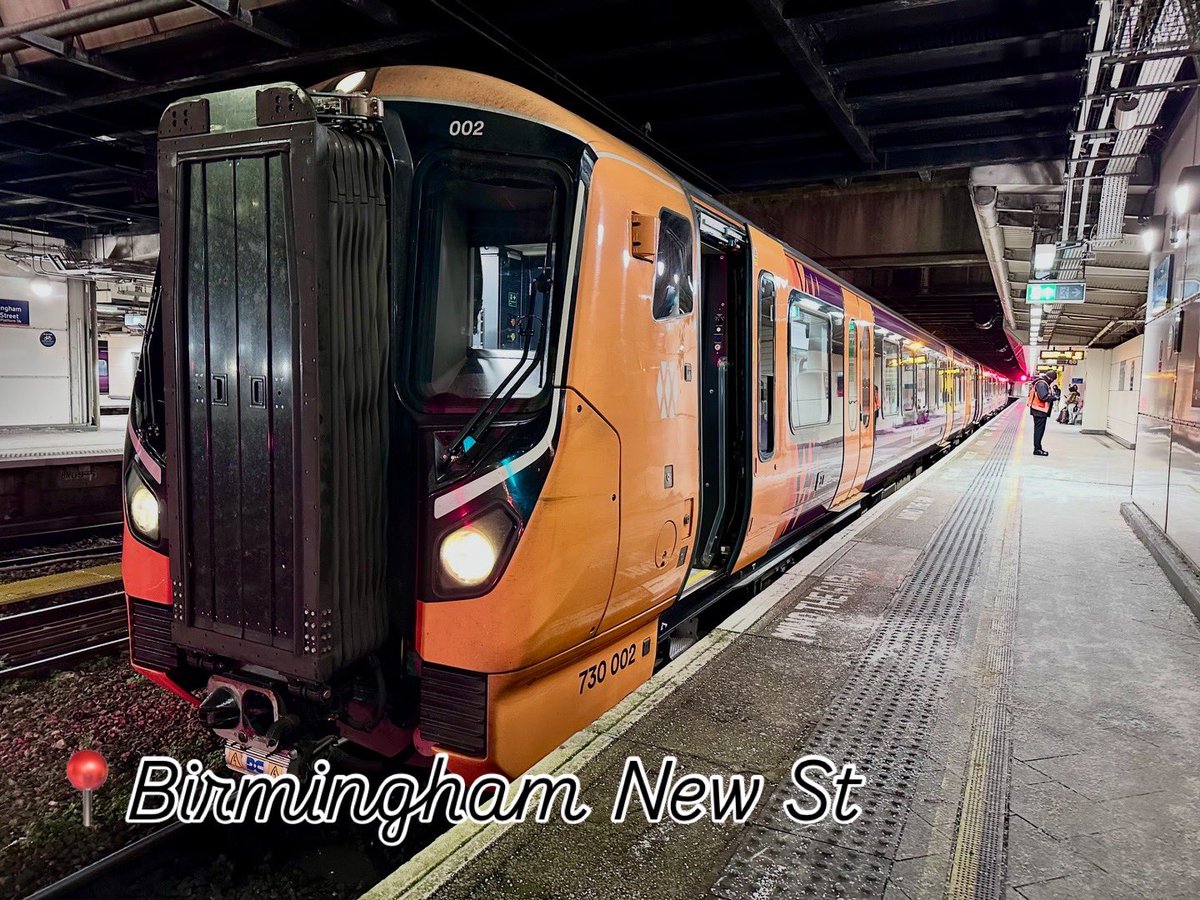 shellienic's tweet image. 1/ Saturday’s shift was a nice mix of route &amp;amp; traction. Beginning with a round trip Redditch/Four Oaks followed by a break. I then headed over for a drive on the Chase line to Rugeley. It’s quite picturesque driving in the snow. That was all #Class730 work…
#DayInTheLife