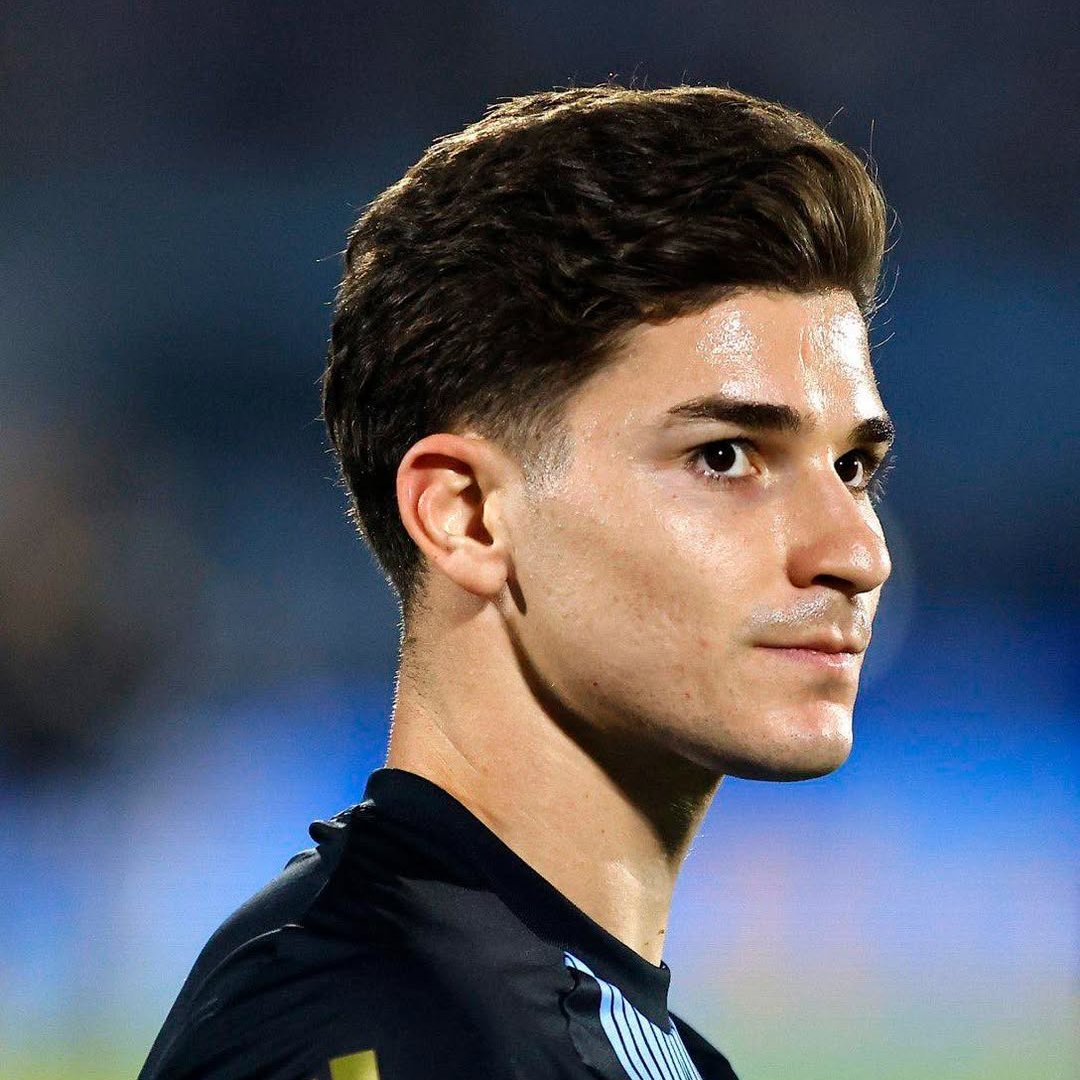 TouchlineX's tweet image. 🚨🗣️ Julián Álvarez: "The other day in the National Team, someone made me notice that I was the only player who didn't have tattoos." 

"I don't do it to be different. When I was a kid, my dad told us: "No tattoos, no cigarettes, no alcohol." 

"Today, as I have grown up,…