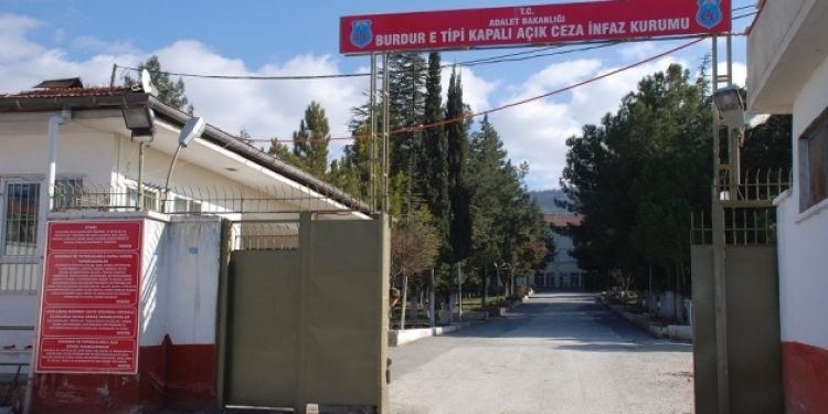 Burdur Merkezde bulunan E Tipi Kapalı Cezaevi ve Yarı Açık Cezaevi kapılarını zaten kapalı olan kapılarını artık sonsuza dek kapatıyor. Mahkumlar bir süredir değişik illere sev edilmeye başlandı ve son bir kaç gündür bu süreç hızlandırıldı. Aileler mahkûmlarının nereye sevk