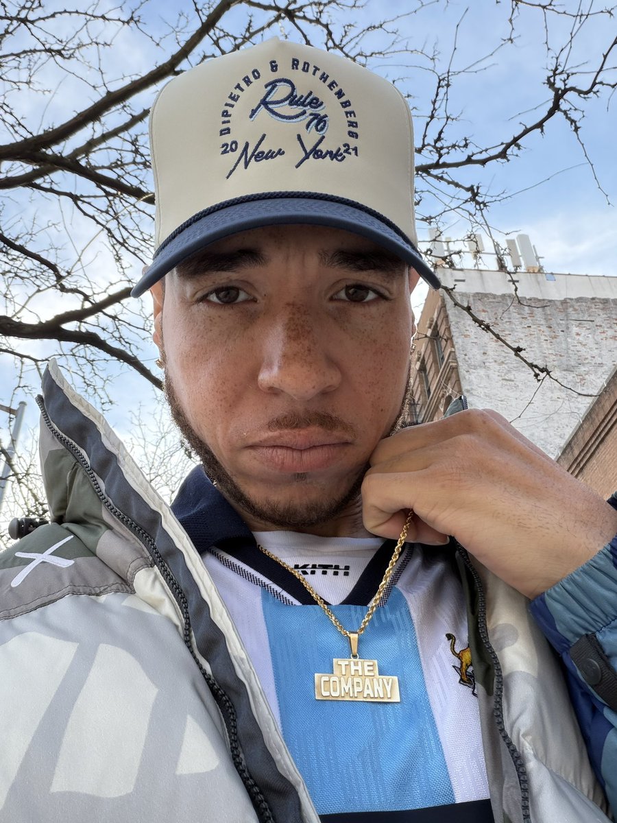 TheManWithESPN's tweet photo. @DRonESPN
#ESPN #RULE76🧢
No excuses i dress like a champion!
#TheCompany https://t.co/sfDImH6SWj