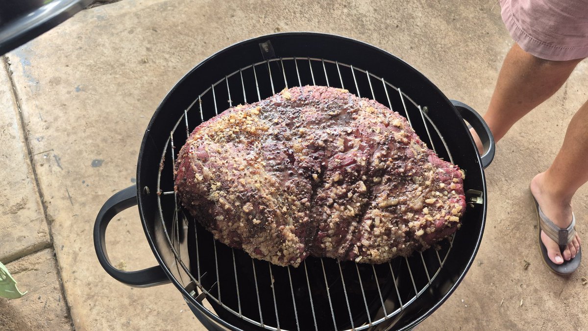 pjroets_'s tweet photo. Brisket in n cold smoker vir 12 ure. 
Dit was beter as enige Rump steak. https://t.co/NPCsAa2Twy