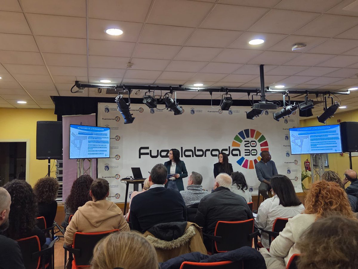 ✨🏙️ Mejorando Fuenlabrada, construyendo ciudad 🎨✨
Esta tarde hemos presentado a los vecinos y vecinas de #DistritoCentro el proyecto de reurbanización de la calle Cuartel, una actuación que transformará el espacio público y que incluirá un mural urbano de 500 metros como