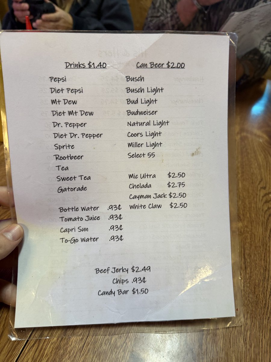 nickysmokess's tweet image. Now this is a dive bar.