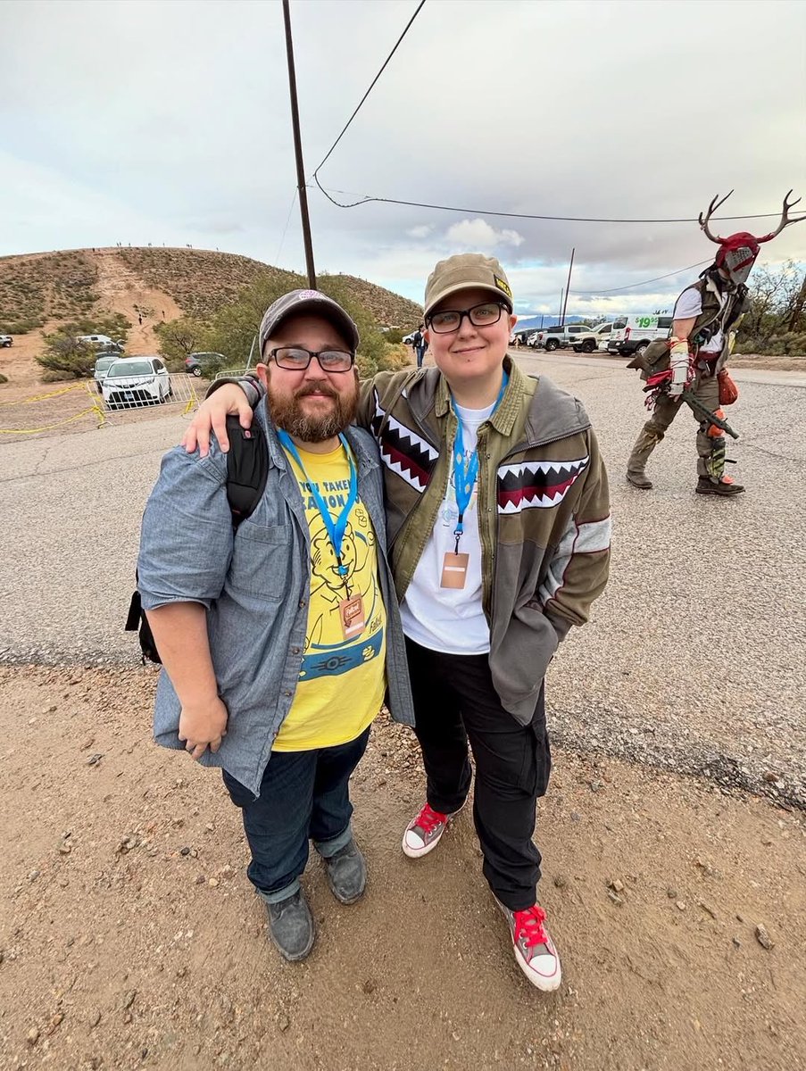 ☢️ More photos from <a href="/pioneerfallout/">Fallout Fan Celebration - Official</a> 2025 in Goodsprings…

☢️ I was there as Max Rads, thanks to <a href="/FalloutForHope/">FalloutForHope</a>! Great to meet <a href="/VaultNostalgia/">VaultNostalgia</a> <a href="/ThomasXplores/">Thomas Xplores</a> <a href="/Tunnelsnakefool/">Tunnelsnakesfool 🤌🏻🫡🫠</a> <a href="/mrsfallout/">Mrs.Fallout👩‍🔧</a> &amp; more. I know we’re all anticipating the next episode of <a href="/falloutonprime/">FALLOUT⚡️</a>… 📺 👀

#Fallout