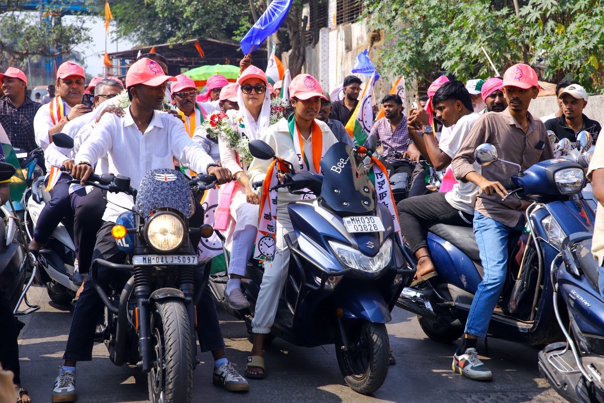 sanamalikshaikh's tweet photo. मुंबई महानगरपालिकेच्या प्रभाग क्र. १४८ मधील राष्ट्रवादी काँग्रेस पक्षाचे उमेदवार श्री. सोमू पवार यांच्या प्रभागात काढलेल्या भव्य बाईक रॅलीत सहभाग घेतला. तरूण कार्यकर्त्यांचा यावेळी उस्फुर्त प्रतिसाद लाभला.
#SanaMalikShaikh #MLA #Ward148 #Election2026 #NCP https://t.co/ecdvtKDxzZ