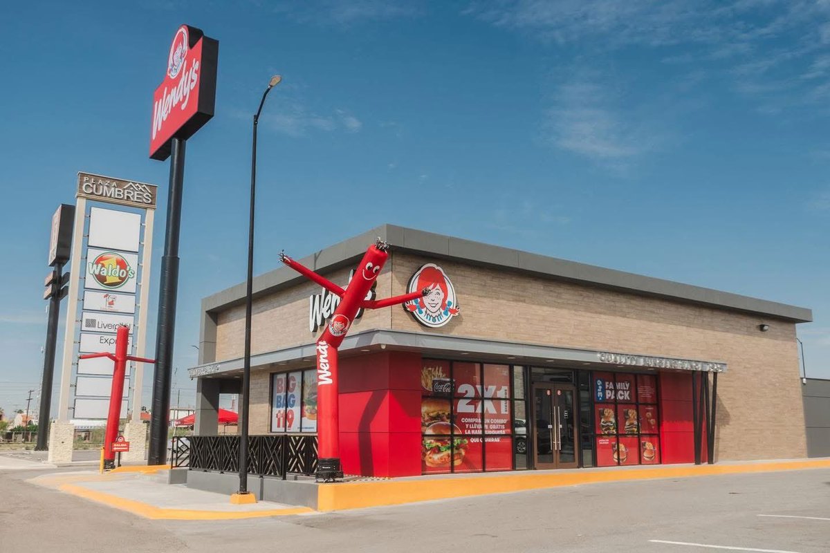 JrzDigital's tweet photo. LA RULETA QUE TODO JUÁREZ VA A QUERER GIRAR😋🍔

Wendy’s celebra la apertura de su nueva sucursal en Ramón Rayón esquina con calle Henequén con una dinámica imperdible. Las primeras 100 personas en llegar recibirán un cupón para un Frosty para participar en la ruleta. https://t.co/Wg1SKHqOFs