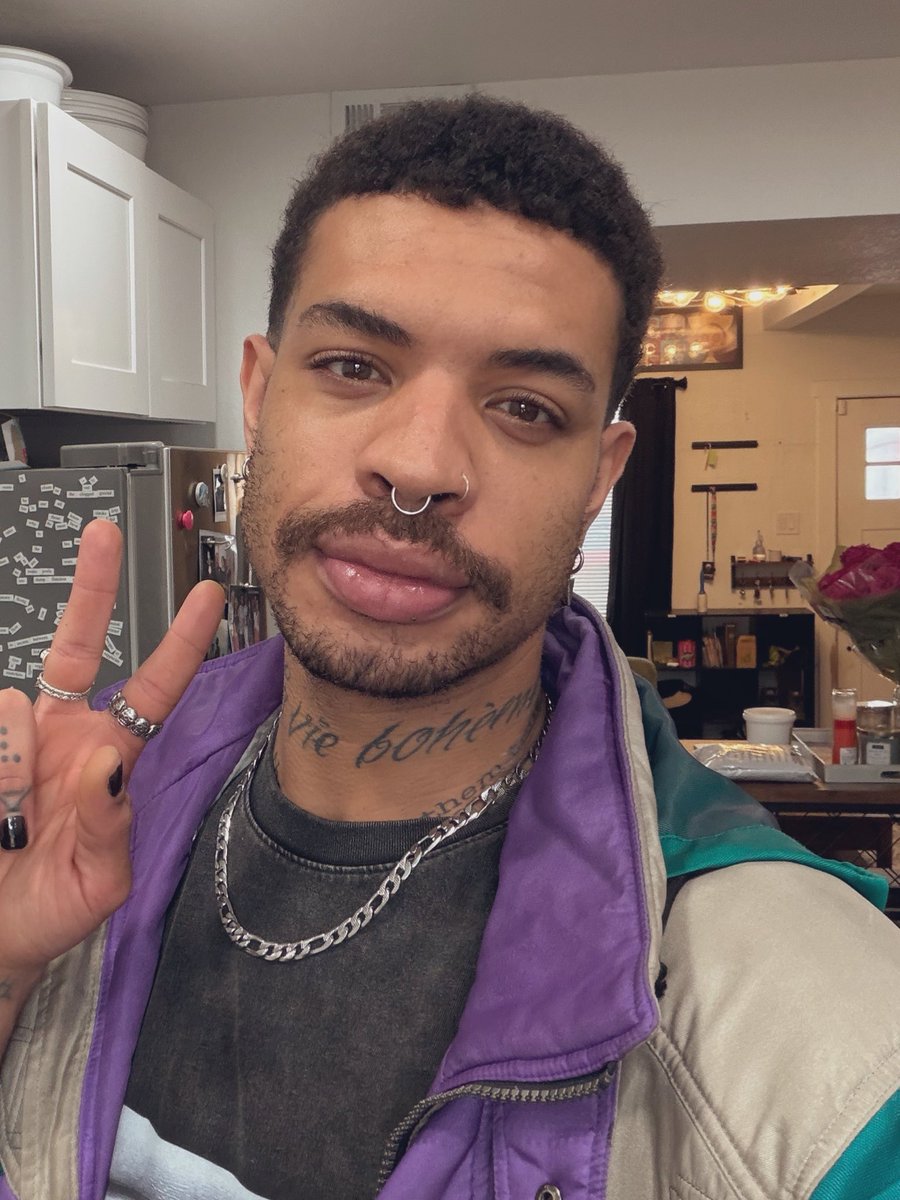 Yvie Oddly (blue checkmark) tweet media