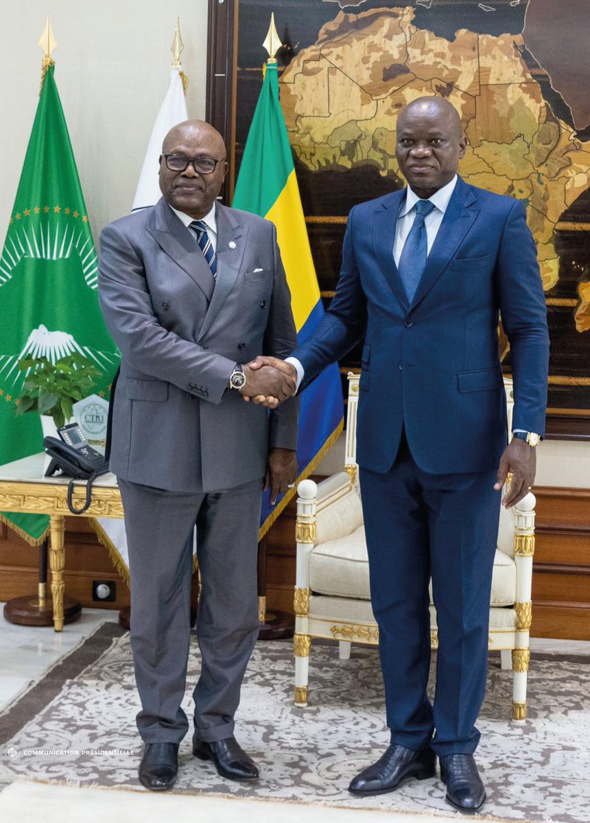 PresidenceGA's tweet photo. Au Palais Rénovation, le Président de la République a reçu les Ambassadeurs accrédités au Gabon.

Les échanges ont porté sur la coopération bilatérale et les perspectives du prochain Sommet de l’UA.

𝐏𝐨𝐮𝐫 𝐩𝐥𝐮𝐬 𝐝’𝐢𝐧𝐟𝐨𝐫𝐦𝐚𝐭𝐢𝐨𝐧𝐬 : https://t.co/3ztxkTm6S7 https://t.co/687rQnHtSe