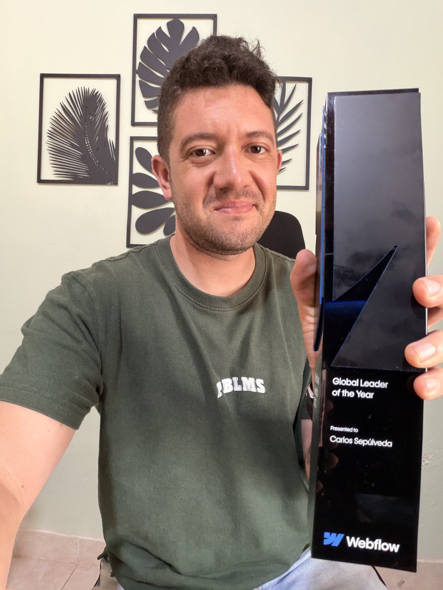 carlsepulve's tweet image. Came back from vacation to this 🏆
Webflow Global Leader of the Year 2025.

The award is amazing — but what’s truly special is the Webflow Colombia community: organic, active, and full of incredible people.

Grateful, humbled, and committed to giving back. 🤍
#Webflow #Community