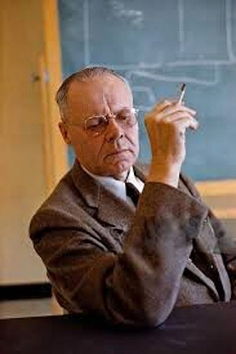 Kaju_Nut's tweet image. Here's a story about how US became a great scientific power and how India lost out. 

By his mid-20s, S. Chandrasekhar had completed the work that would later earn him a Nobel prize. But no job offer came his way--neither from England where he had done all his research and was…