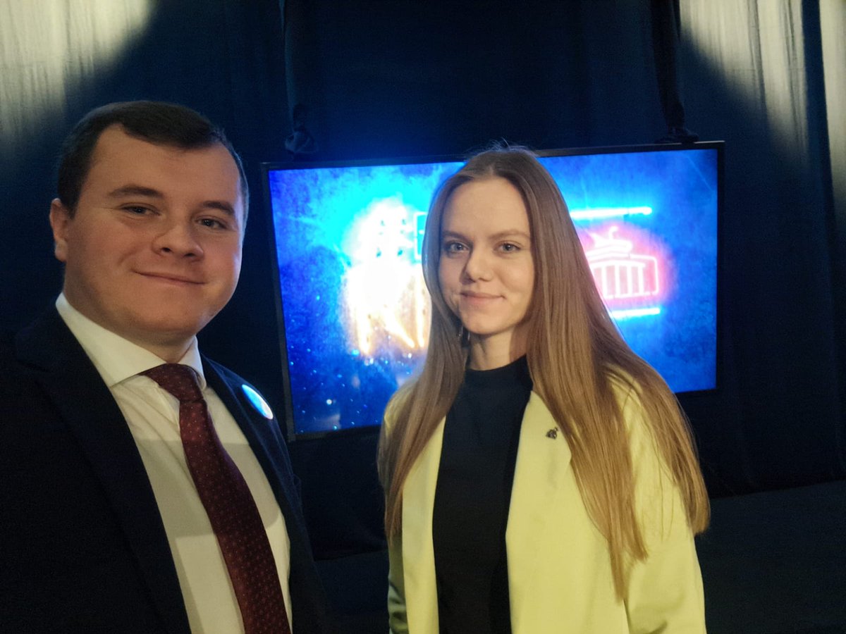 Kolejna wizyta w „Bez kitu” za nami! 🎙️ Pytaliśmy m.in. o przyszłość relacji z USA 🇵🇱-🇺🇲

Gorąca atmosfera, ważne pytania, lecz jak zwykle brak konkretnych odpowiedzi ze strony przedstawiciela rządu 🤷‍♂️ 

Nasze kolejne aktywności medialne już wkrótce! 📺