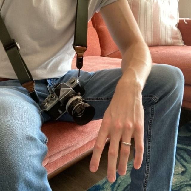 residentdillom's tweet image. i want your video | #stonathan au

donde steve se queda sin laburo y agarra en el videoclub de hawkins en el cual jonathan es un cliente frecuente.