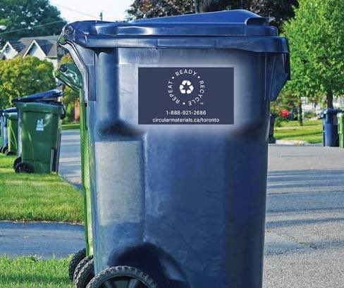 JoshMatlow's tweet image. Entire neighbourhoods are still waiting for their recycling to be picked up. This is unacceptable. Doug Ford, who removed recycling pick up from the City &amp;amp; privatized it, has broken what was a reliable service. It’s time for Ford to return this basic service to Torontonians.