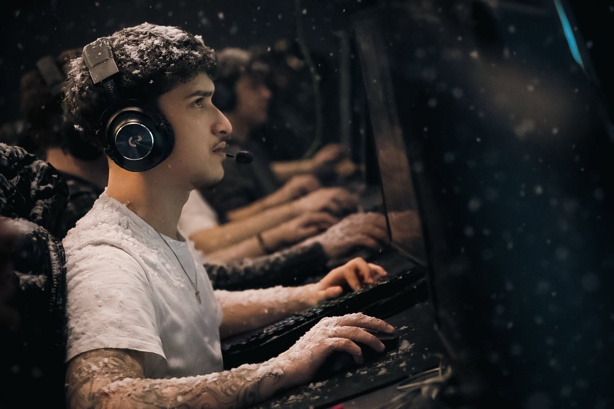 INFINITE tweet media