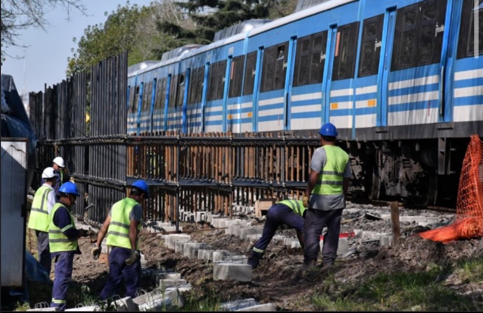 albanodl's tweet image. Obras en la estación Morón: A partido del domingo 18, el Tren Sarmiento (sentido a Once) se detendrá en el andén provisorio
unmedioenmoron.com.ar/edictos/obras-…