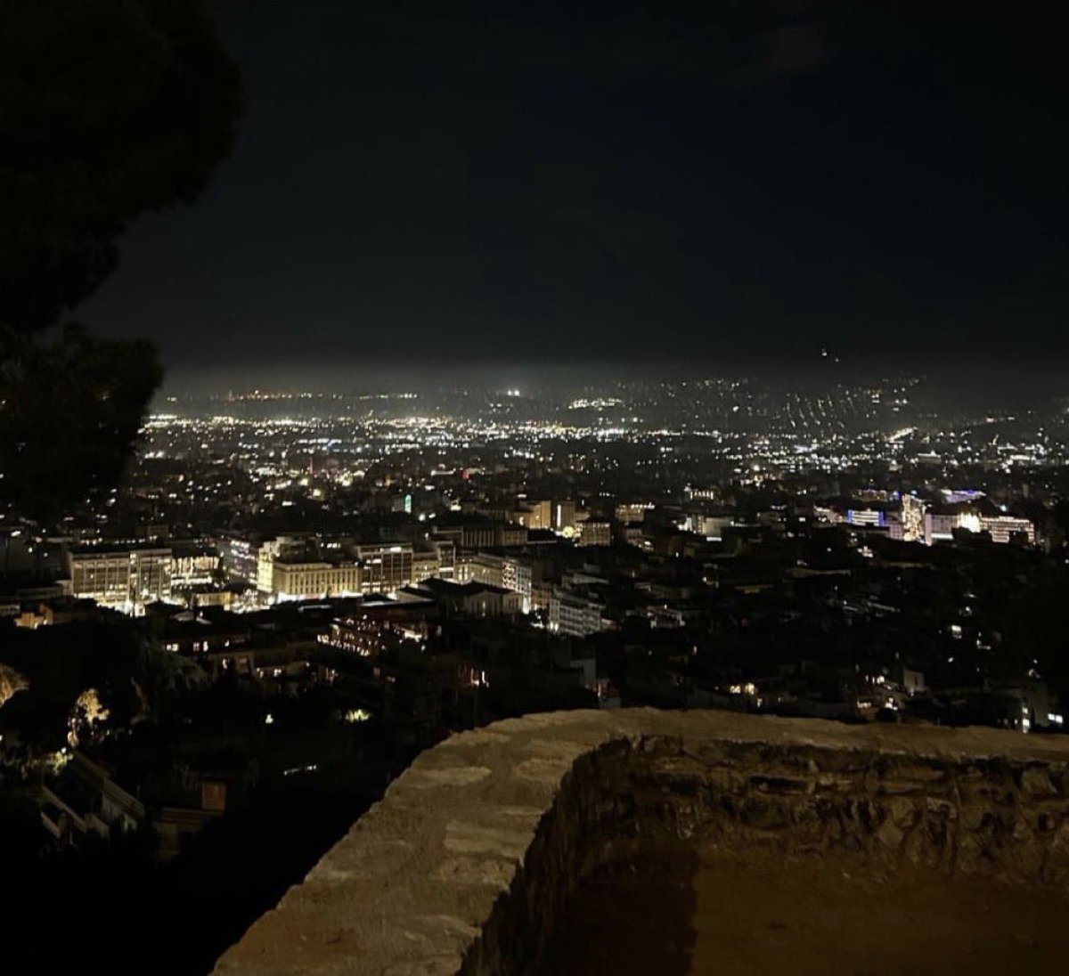 devmakesit's tweet image. Good night 💤
See y’all tomorrow legends💫