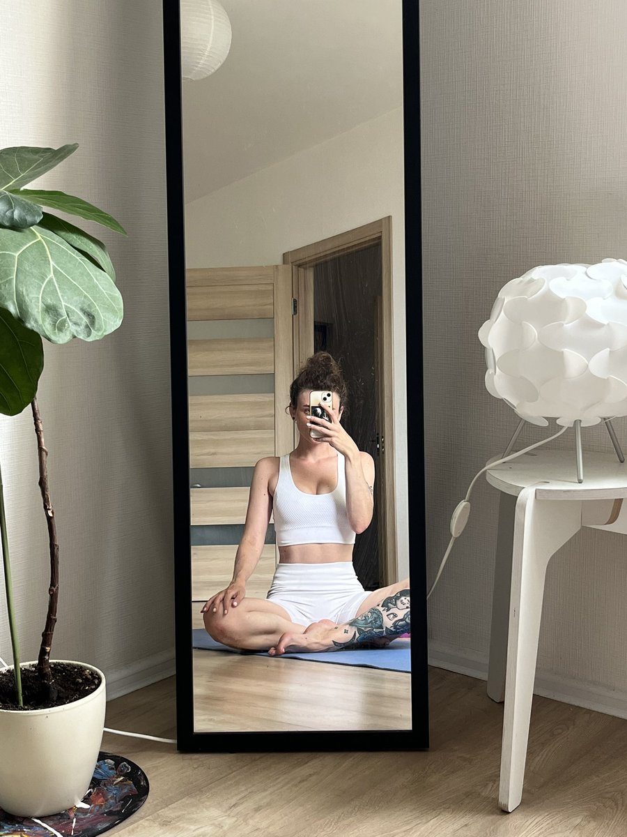 sofakental's tweet image. всем кискам пис, всем мискам рис