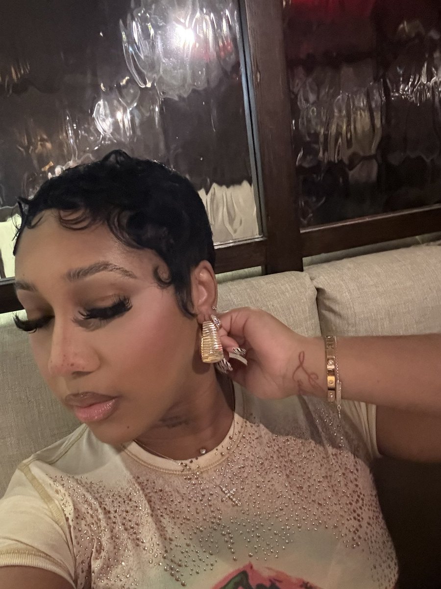 ShesPoison_'s tweet image. In your 20's you'll get the urge to cut your hair, do it! &amp;gt;&amp;gt;&amp;gt;&amp;gt;&amp;gt;&amp;gt;&amp;gt;&amp;gt;✨