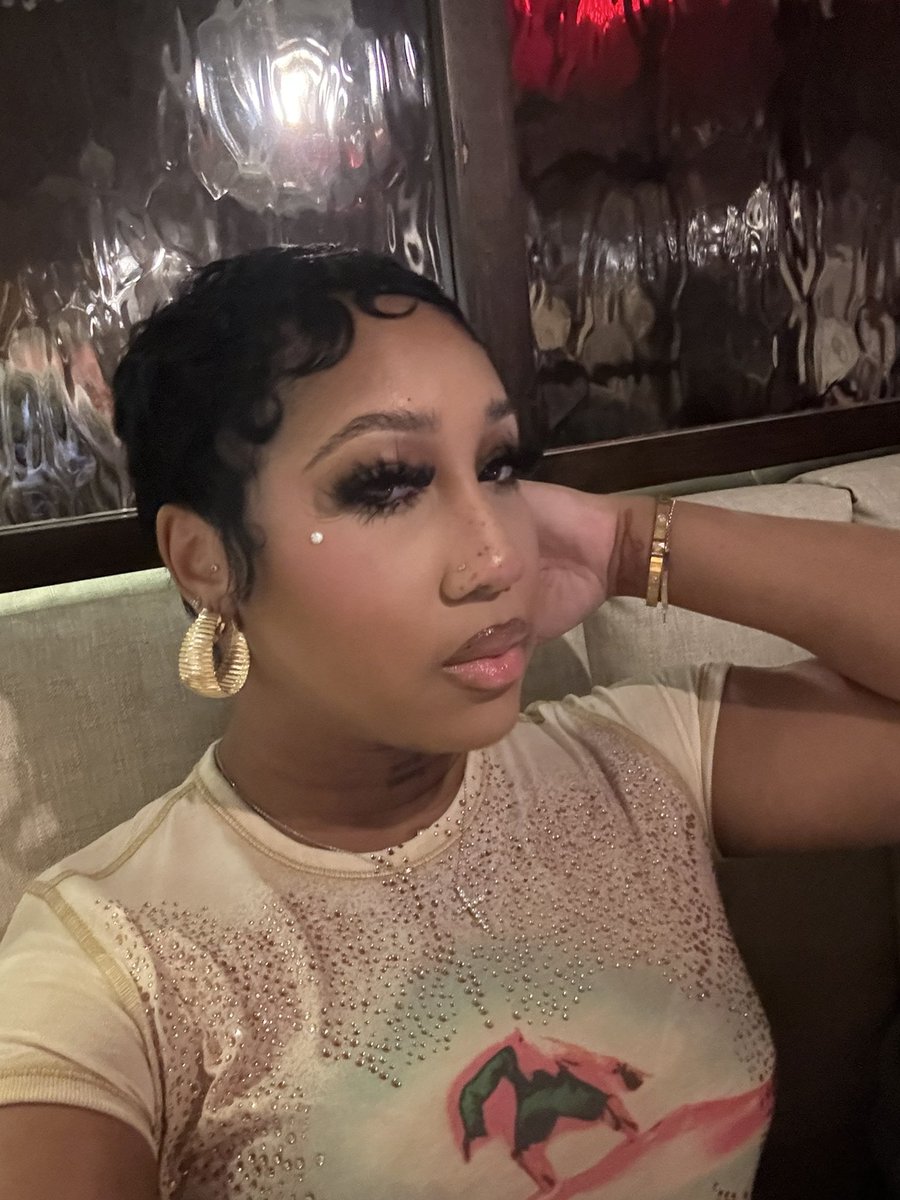 ShesPoison_'s tweet image. In your 20's you'll get the urge to cut your hair, do it! &amp;gt;&amp;gt;&amp;gt;&amp;gt;&amp;gt;&amp;gt;&amp;gt;&amp;gt;✨