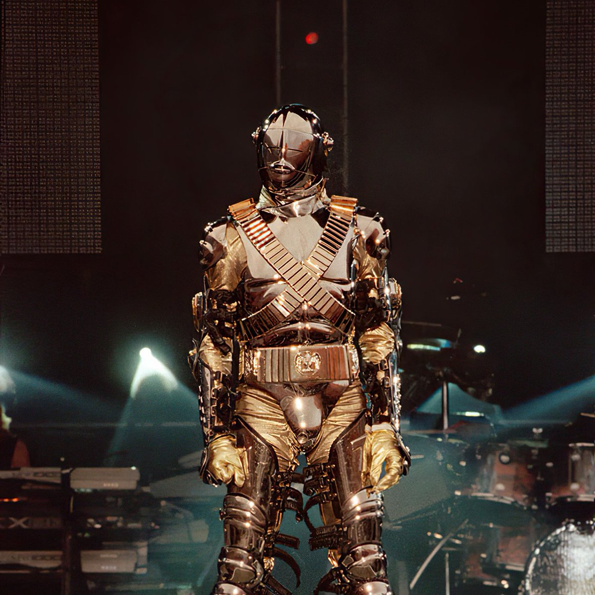 FalandoDeMaico's tweet image. 🚨 | O canal MJContent1 acaba de publicar no YouTube o HIStory Tour Live in Brunei (1996) em qualidade superior, um verdadeiro presente para os fãs de Michael Jackson.

O show foi extraído diretamente de um LaserDisc, formato valorizado por preservar mais detalhes de imagem e…